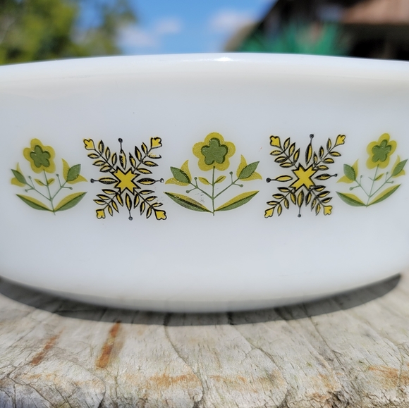 Vtg Fire King MEADOW GREEN 437 Round Dish - Picture 3 of 16